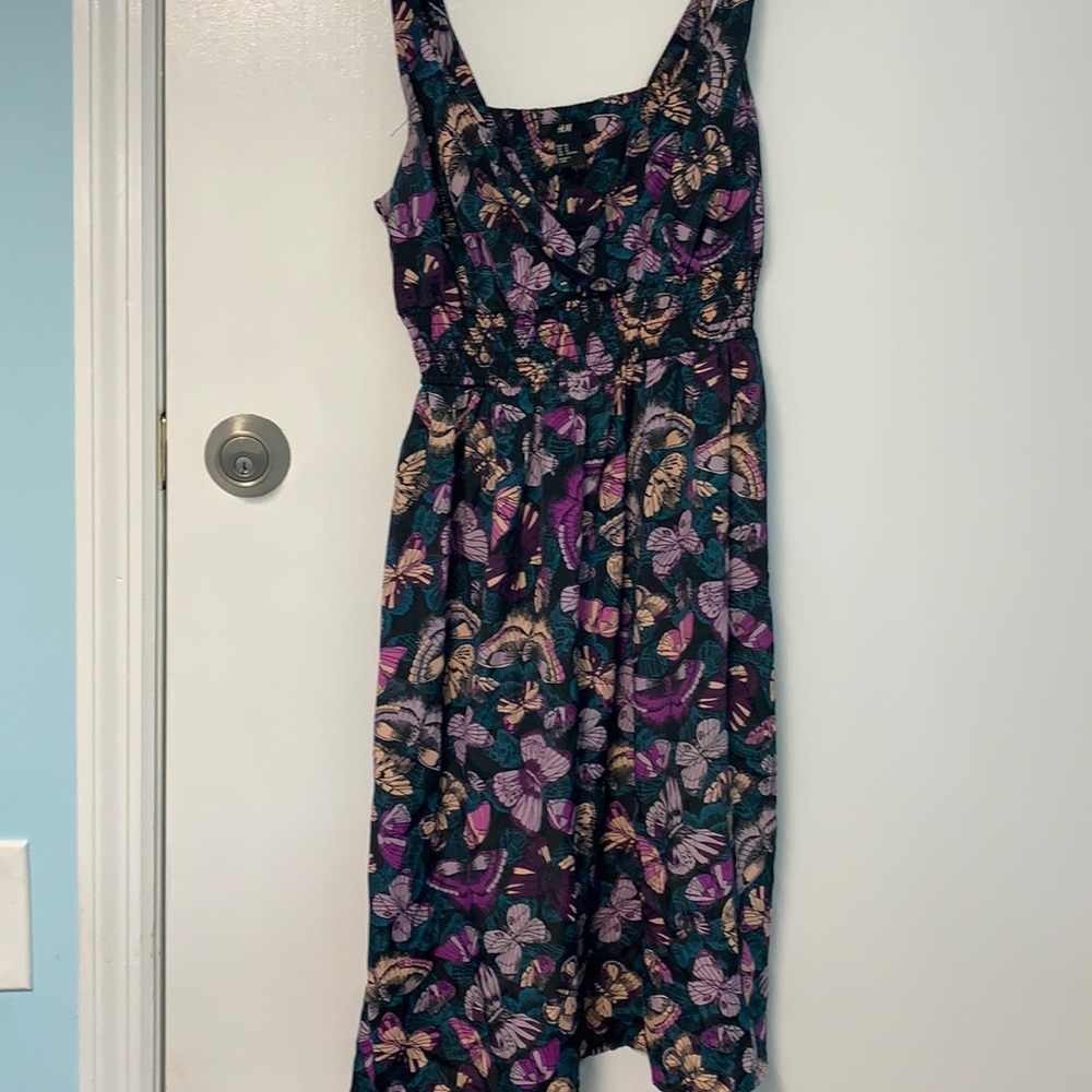 H & m butterfly dress lightweight springtime purple butterflies